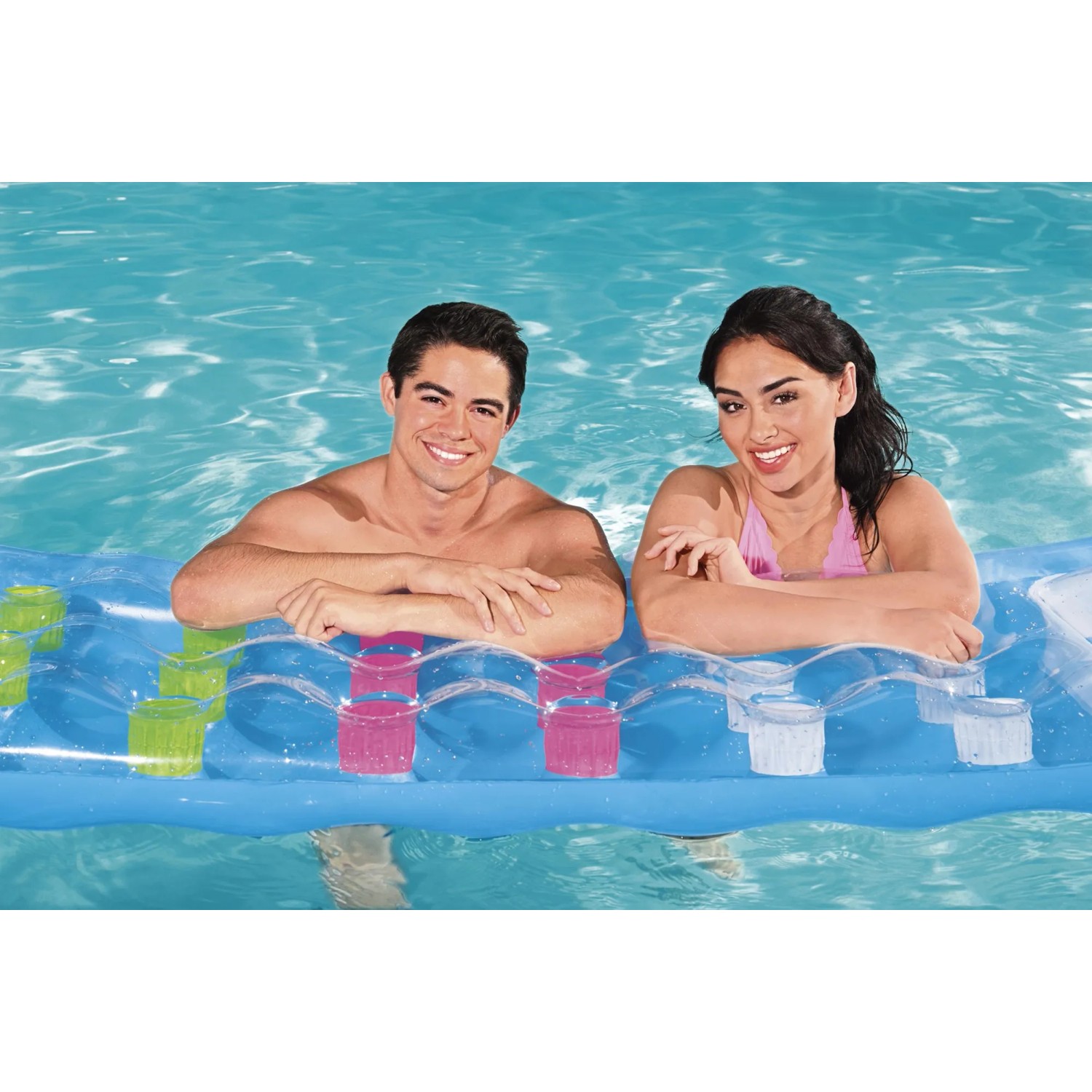 Bestway Luftmatratze mit zwei Personen im Pool, 177x63x16 cm, mit Getränkehalter.