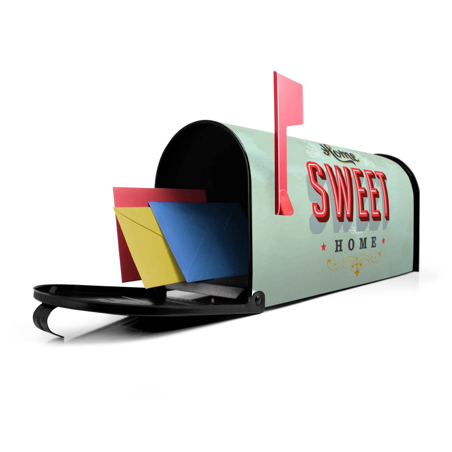 Offener, hellgrüner US Briefkasten mit "Home Sweet Home" Motiv, gefüllt mit Briefen.