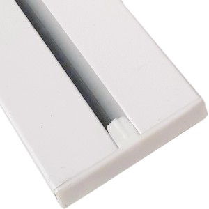 Weißer Seitendeckel für Bestlivings Aluminium Vorhangschiene (1-2 Lauf) im Detail.