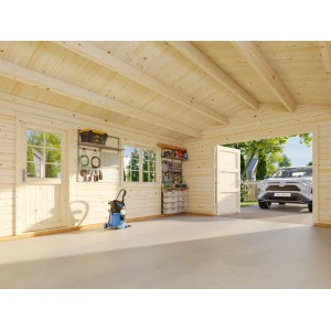 Innenansicht der unbehandelten Palmako Holzgarage Roger mit Holztor und Werkzeug an der Wand.