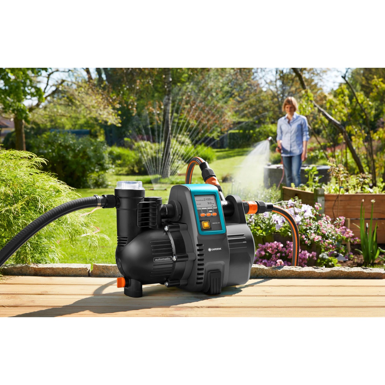 Gardena Garten- und Hauswasserautomat 5000/5 LCD im Einsatz zur Gartenbewässerung.
