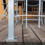 Eleo Zwischenpfosten, feuerverzinkt, für Geländer-Elemente. Stabiles Vierkantrohr mit Abdeckkappe.