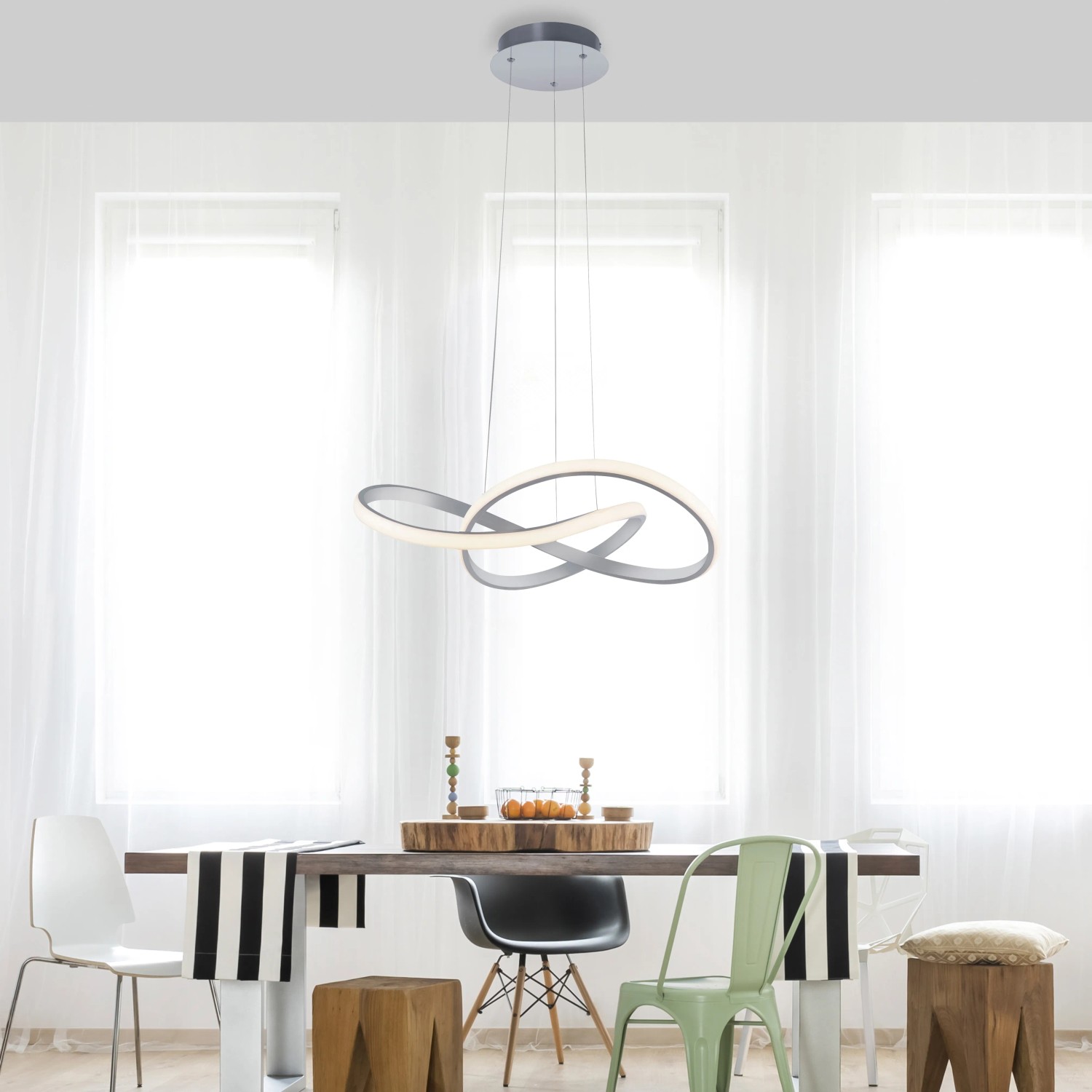 Moderne LED-Pendelleuchte Maria aus Aluminium, 57x120 cm, dimmbar, für Wohnbereich.