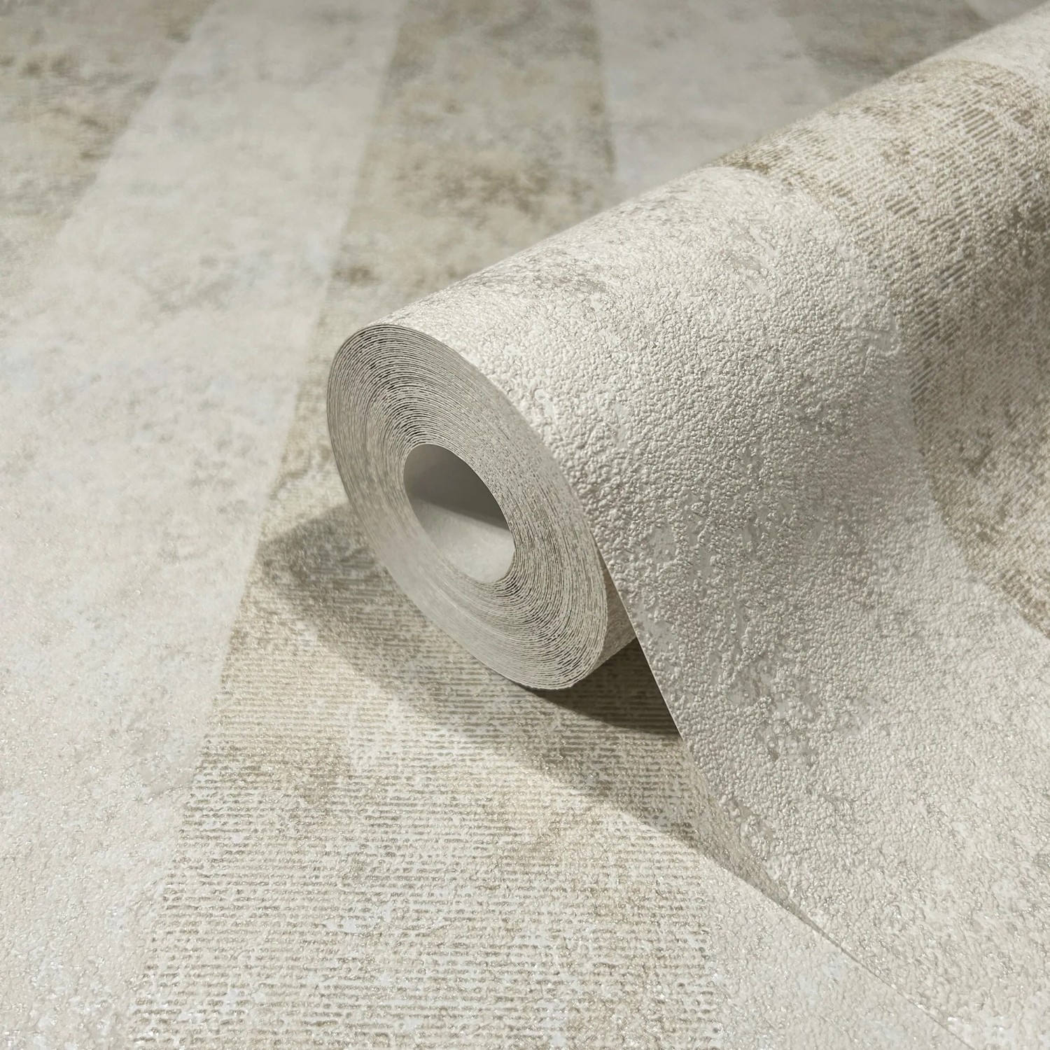 Rolle Marburg Vliestapete GZSZ mit Block-Streifen in Beige. Dekorative Tapete im Vintage-Stil.