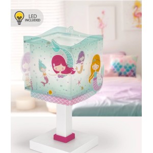 Dalber LED Tischlampe mit Meerjungfrauen-Motiv, transparentem Schirm und weißem Fuß im Kinderzimmer.