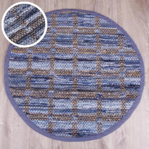 Runder Bestlivings Flickenteppich Jeans Square (90 cm) aus Jeansstoff in verschiedenen Blautönen.