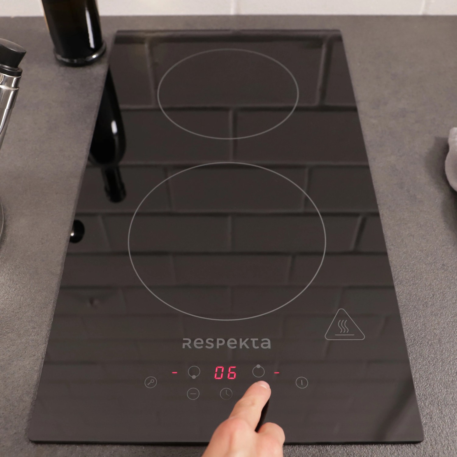 Respekta Domino-Induktionskochfeld Ben, 29 cm, mit Touch Control und zwei Kochzonen.
