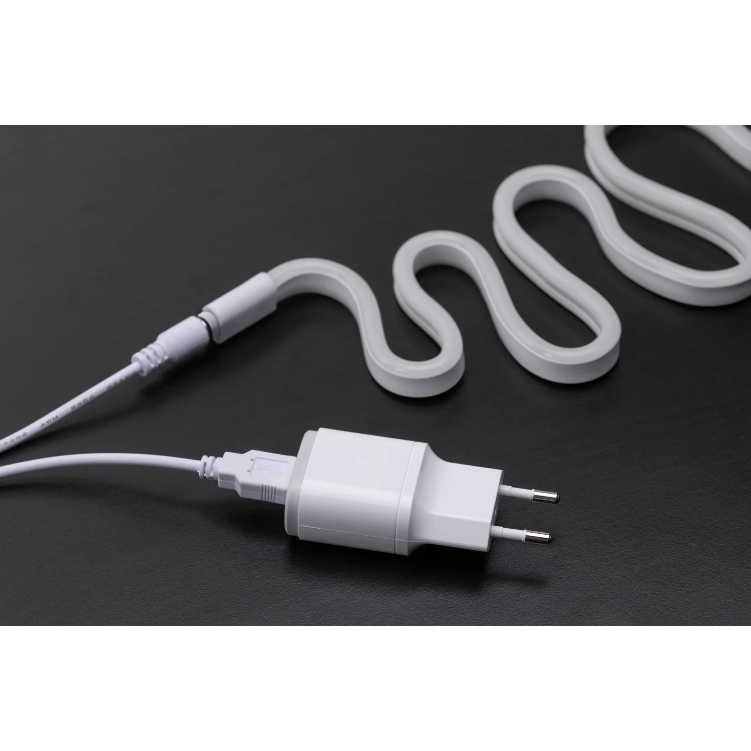 Paulmann Colorflex Neon LED-Streifen Set mit USB-Stecker und Netzteil.