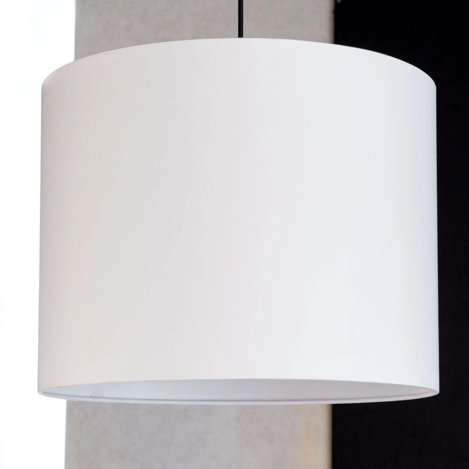 Weißer runder Stoff-Lampenschirm Ø 40 cm, Höhe 30 cm für E27 Fassung. Schlichtes Design für Lampen & Leuchten.