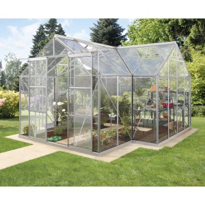Vitavia Gewächshaus Sirius mit Alu-Rahmen und Fundament im Garten.