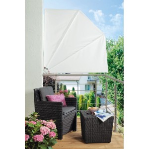 Weißer Balkonfächer Danville 140x140 cm als Sicht- und Windschutz auf einem Balkon mit Möbeln.