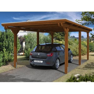 Skan Holz Einzelcarport aus Leimholz in Nussbaum mit Auto. Carport mit Flachdach und sechs Pfosten.