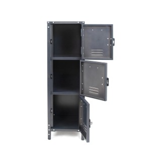 Dreitüriger Rikta Vintage-Metallschrank, 100x30,5x35 cm, mit offenen Türen. Werkzeugschrank im Industrial-Stil.