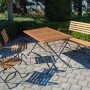 Acamp Klappsessel Lindau Teak-Schwarz im Gartenmöbel-Set mit Tisch und Bank. Klappbare Gartenstühle aus Akazienholz.