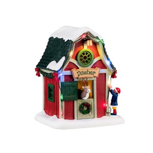 Lemax Weihnachtsdeko Dasher's Den mit LED-Lichtern und AC-Adapter, festliche Szene.