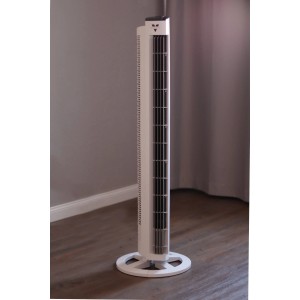 Weißer VORNADO Säulenventilator mit Fernbedienung und Display. Ventilator für eine angenehme Luftzirkulation.