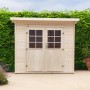 Unbehandeltes weka Holz-Gartenhaus Taro A mit Doppeltür und Fenstern vor grüner Hecke.