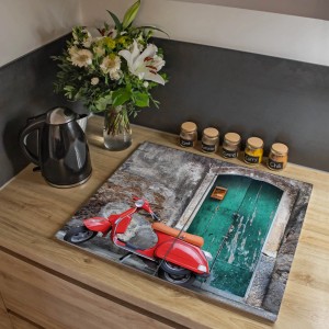 Banjado 2-teilige Herdabdeckplatte aus Glas mit Italien-Roller Motiv, 30x52cm.
