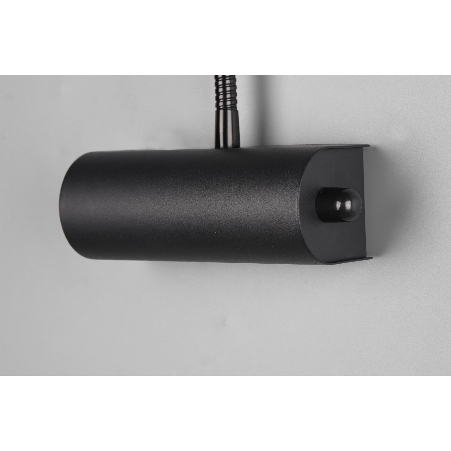 Schwarze, matte Trio LED-Wandleuchte Curtis mit flexiblem Arm und Dimmer.