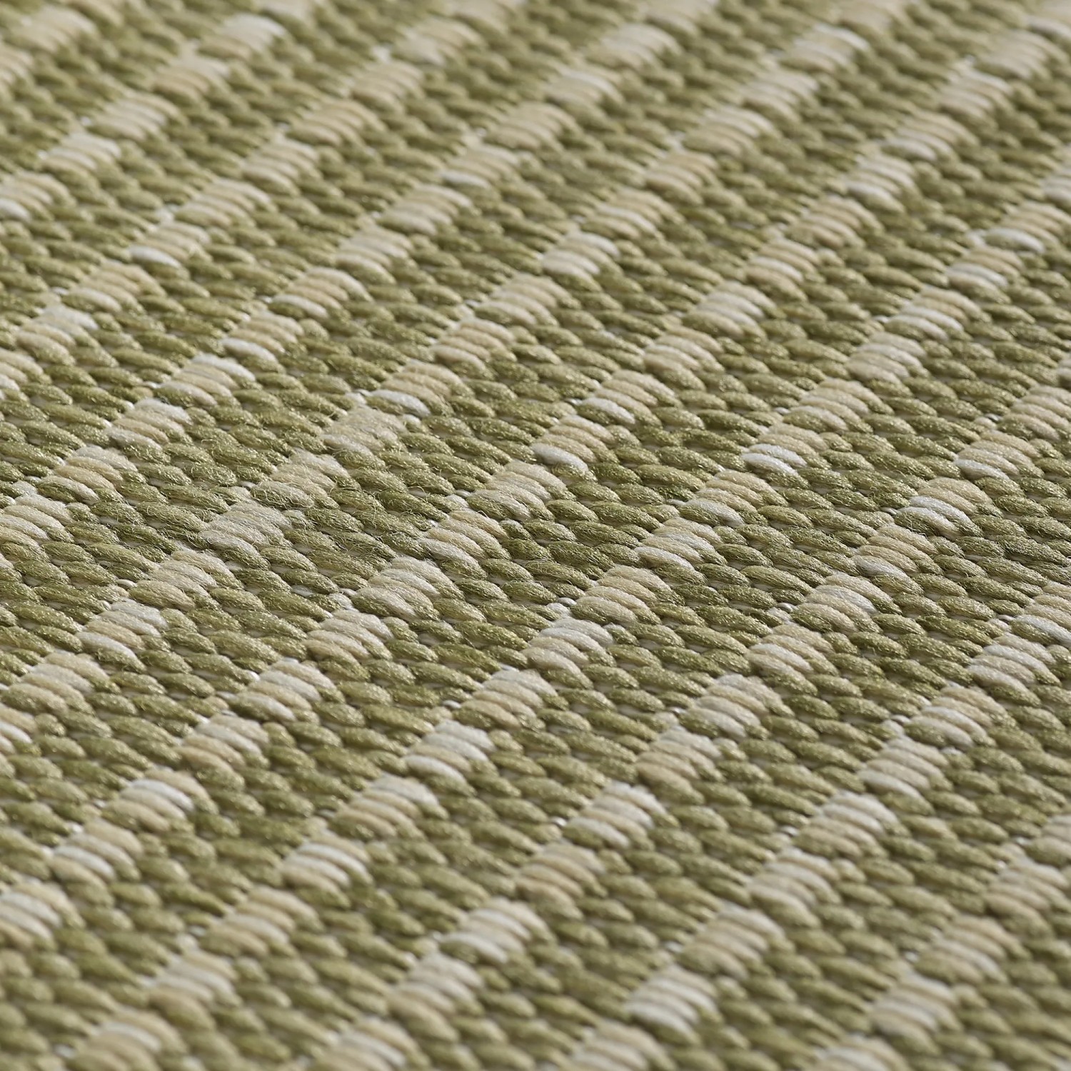 Detailaufnahme des grünen Ayyildiz Outdoor-Teppichs Giza 1410, Sisal-Optik, 200x200 cm.