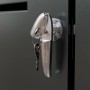 Detailaufnahme: Schloss mit Schlüssel an Juskys Mülltonnenbox Arel.