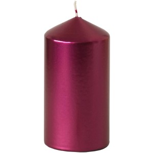 Beerefarbene Stumpenkerze mit Edelglanz, 15 cm hoch, für stimmungsvolle Beleuchtung.