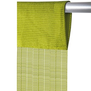 Hellgrüner Fadenvorhang Prince 140x250 cm als Fensterdekoration.