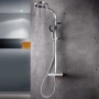 Breuer Duscharmatur Aquamaxx Splash Schwarz mit Kopf- und Handbrause unter laufendem Wasser.