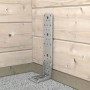 Detailaufnahme eines Montagewinkels zur Befestigung eines Alpholz Gartenhauses.