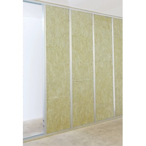 Rockwool Sonorock Trennwandplatte (40mm) aus Steinwolle, eingebaut in eine Wandkonstruktion.