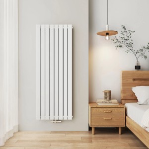 Weißer Emke Flachheizkörper (160x62cm) im Schlafzimmer, Doppellagig.