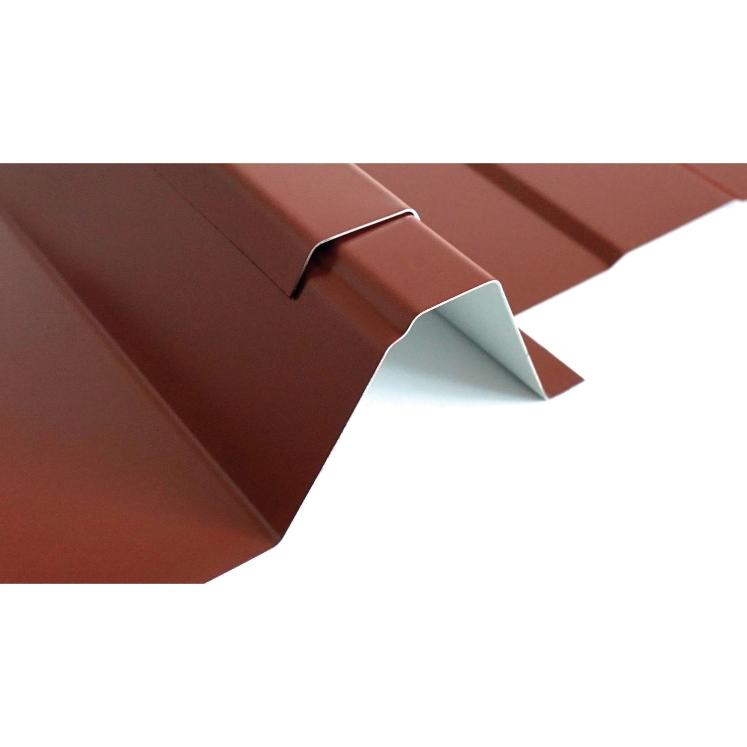 Detailaufnahme: Ziegelrotes Weckman Trapezblech W45 mit Antikondensvlies. Dachblech für langlebige Dächer.