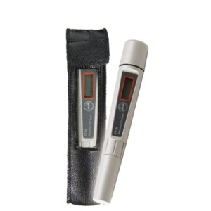 WATER-I.D. TDS Messgerät mit Display und Tasche zur Pool Wasseranalyse.