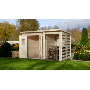 OBI Holz-Gartenhaus Cortina mit Anbau und geöffneten Türen, Holzstapel im Anbau.