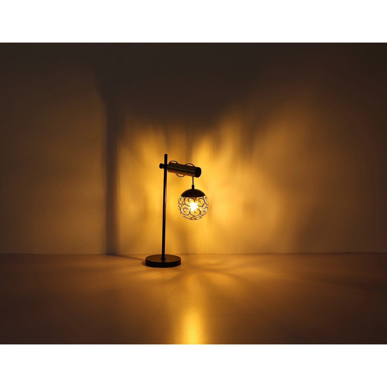 Globo Wandlampe Fitz, schwarz-gold mit rauchfarbenem Schirm, dekorative Wandleuchte.