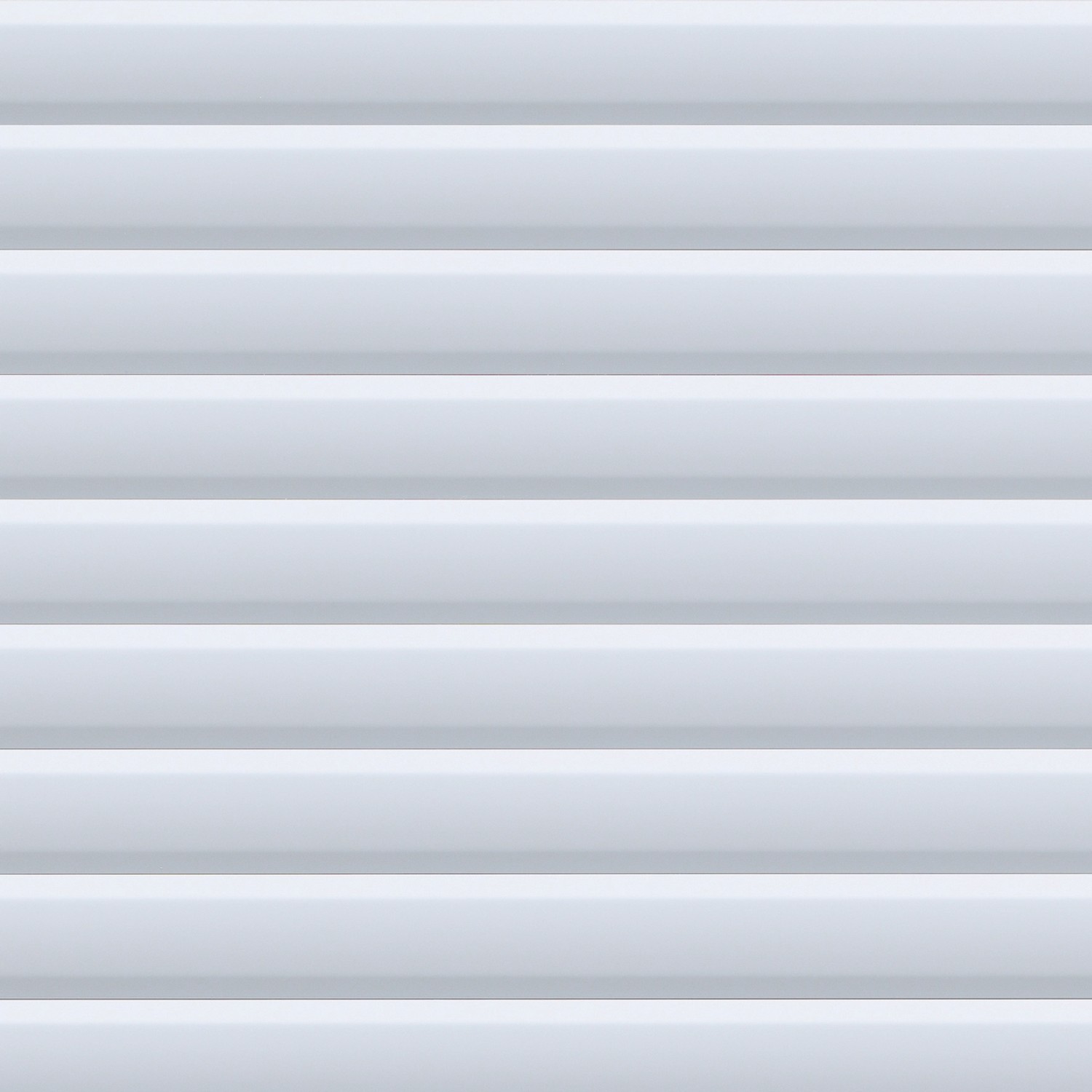 Detailaufnahme: Weiße Velux Jalousie PAL C06 7001S, manuelle Bedienung.