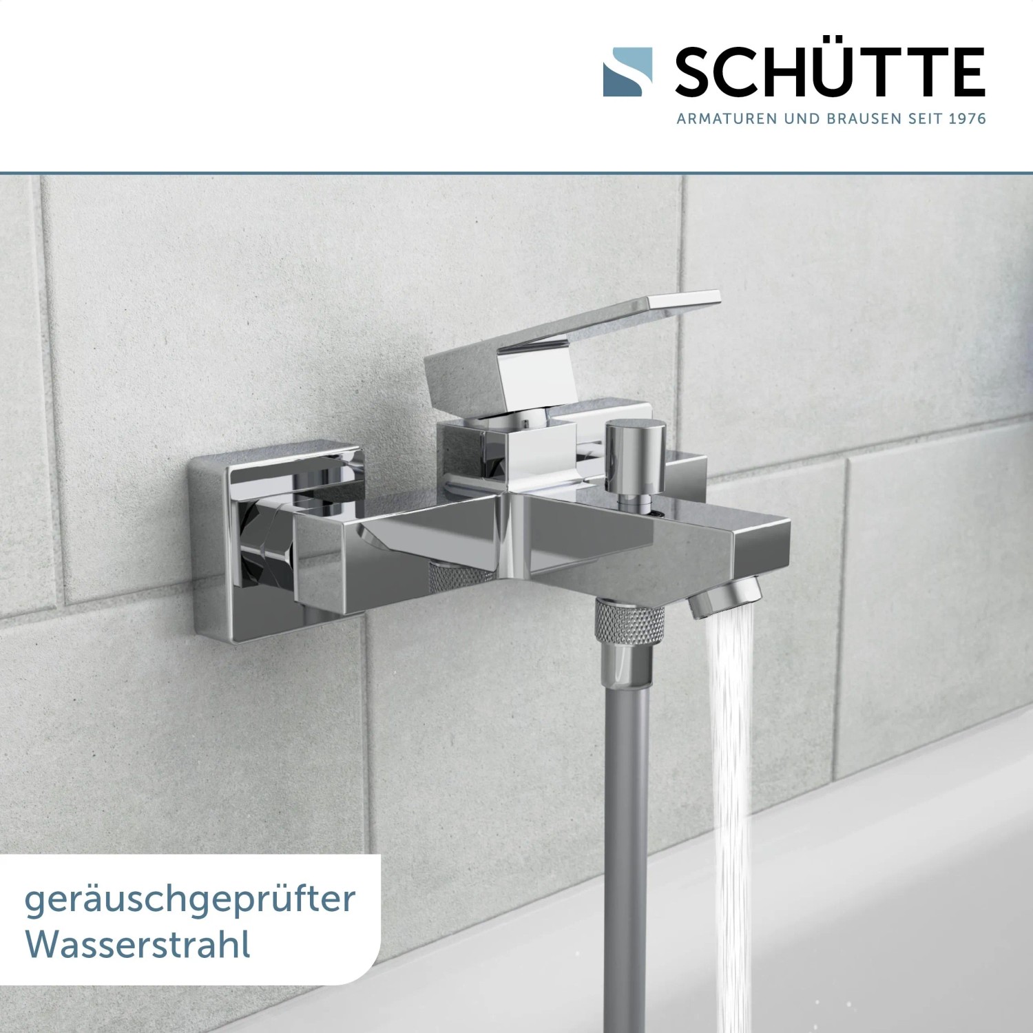 Schütte Wannenarmatur Tokyo II Chrom mit Wasserstrahl im modernen Bad.