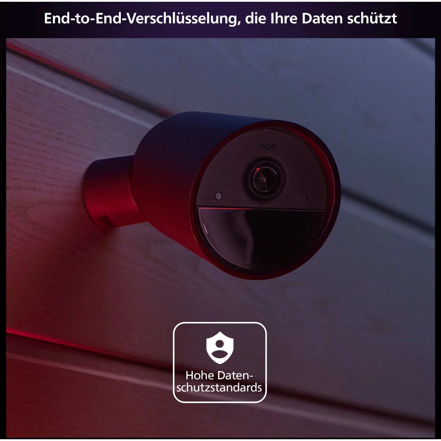 Schwarze Philips Hue Secure Kamera kabellos zur Überwachung von Innen- und Außenbereichen.