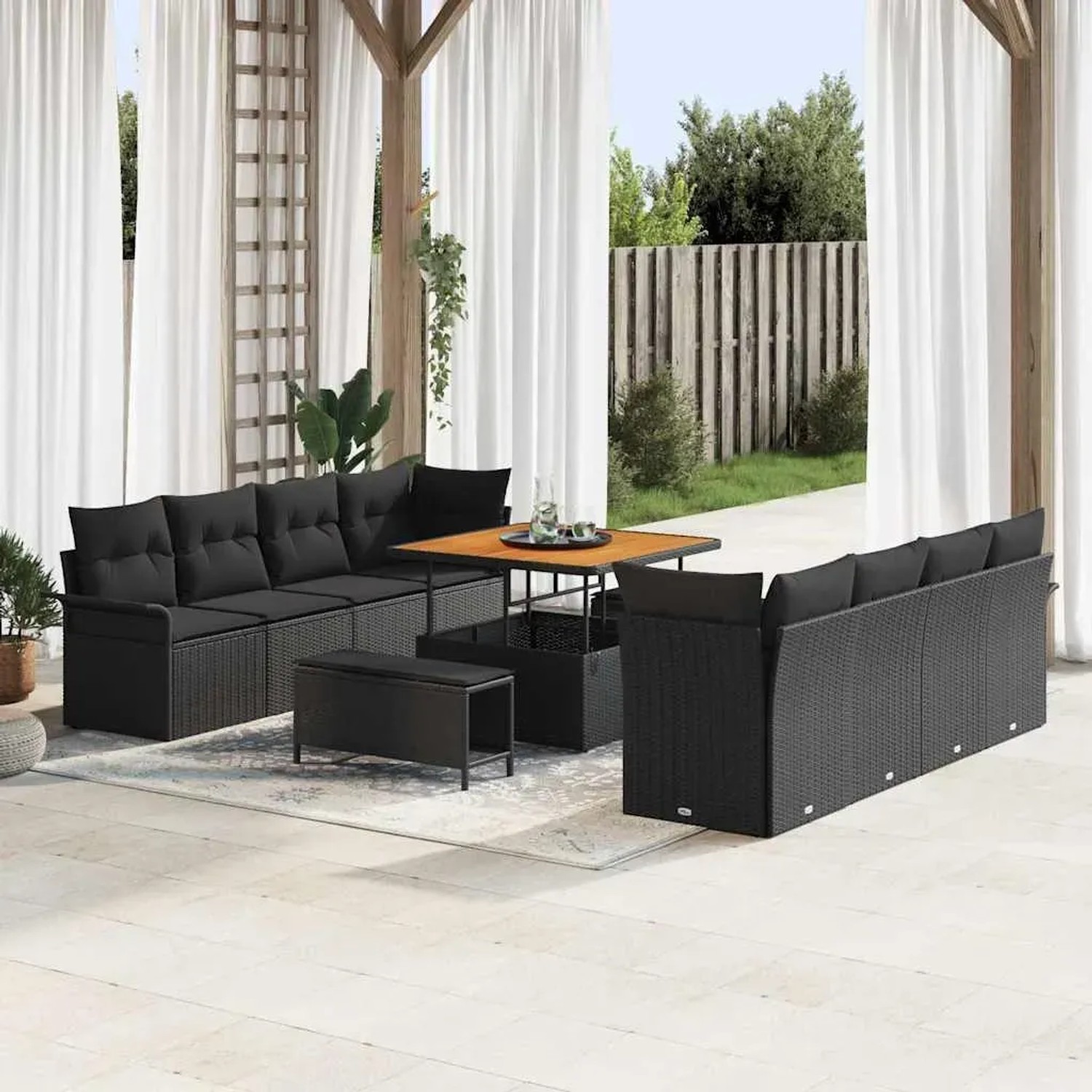 Schwarzes 11-teiliges vidaXL Garten-Sofa-Set aus Poly Rattan mit Tisch und Hockern.
