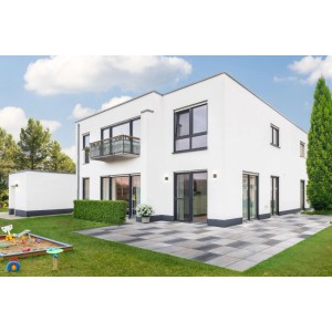 Terrasse mit EHL Artano Platten in Grau-Anthrazit (40x40 cm) vor modernem Haus.