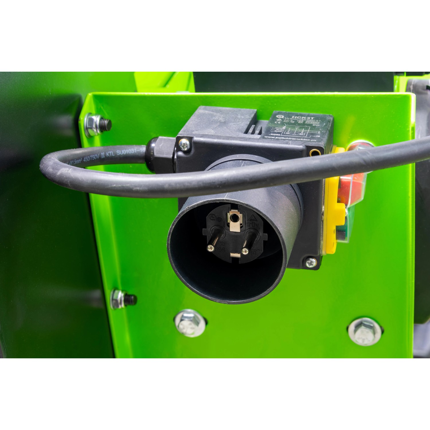 Detailaufnahme: Stromanschluss und Schalter der Zipper Wippsäge ZI-WP400TN.