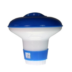 Blau-weißer Dosierschwimmer für bis zu 5 Chlor Tabletten (200g) zur Poolpflege, regulierbar.