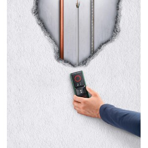 Bosch Truvo Ortungsgerät beim Aufspüren von Leitungen in der Wand.