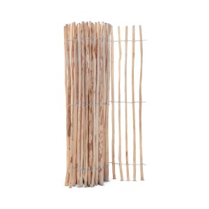 Stiltreu Staketenzaun Haselnuss, 150cm hoch, Lattenabstand 3-5cm, aufgerollt.