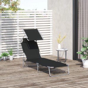 Schwarze Furnicato Gartenliege mit Sonnendach auf Holzterrasse.