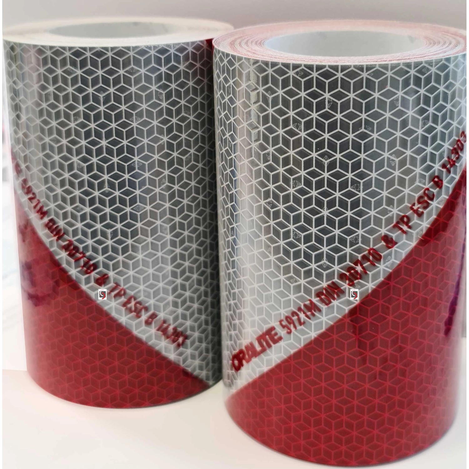 UvV Kfz-Warnmarkierung Klebeset, 2 Rollen reflektierendes Warnband (je 9m) für Baustellenabsicherung.