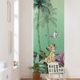 Komar Vlies Fototapete Jungle Simba, 100x280cm, mit Dschungelmotiv und Simba im Kinderzimmer.