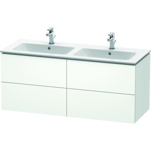Duravit L-Cube Waschbeckenunterschrank, 129 cm breit, weiß matt, mit zwei Waschbecken und Armaturen.
