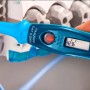 Pancontrol PAN 2000 Phasenprüfer bei Spannungsprüfung im Verteilerkasten.