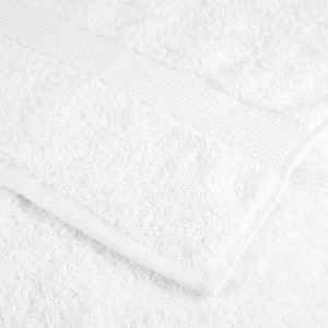 Detailaufnahme eines weißen Premium-Badetuchs (100x150 cm) aus Baumwolle, Teil eines 10er-Sets.